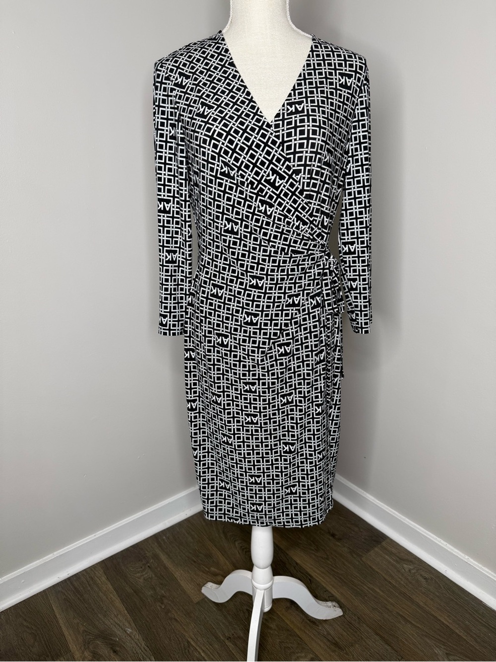 Anne Klein Black and White Geometric Wrap-Effect Dress Size 10